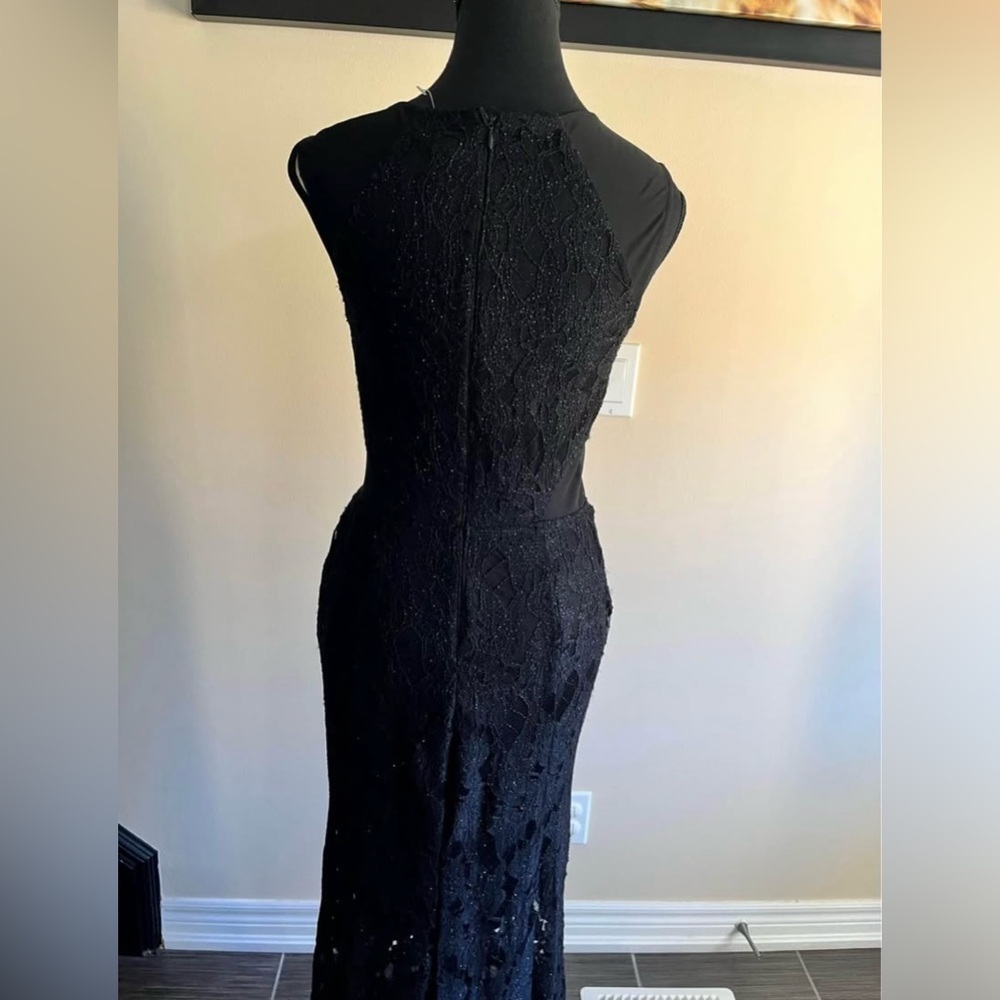 Elegant Black Lace Evening Dress - Picture 7 of 7